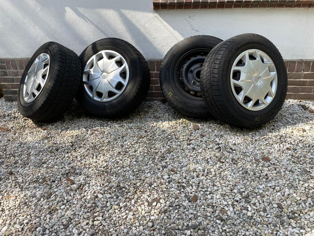 4x ford transit hankook all season banden!, Auto-onderdelen, Banden en Velgen, Ophalen, Overige, Banden en Velgen, Overige maten