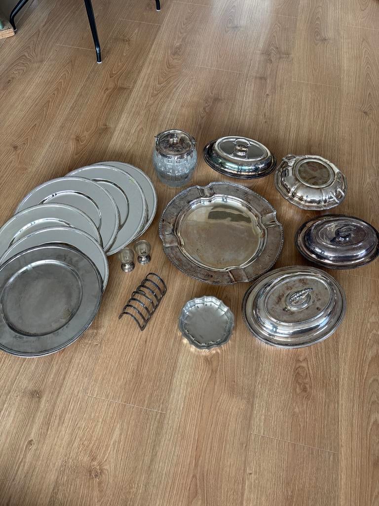 Verzilverde set: schalen, schotels, eierdopjes en meer, Ophalen, Zilver
