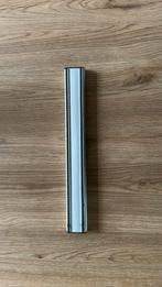 Gratis Magnetische meshouder 35 x 4 x 2 incusief schroeven, Ophalen, Gebruikt