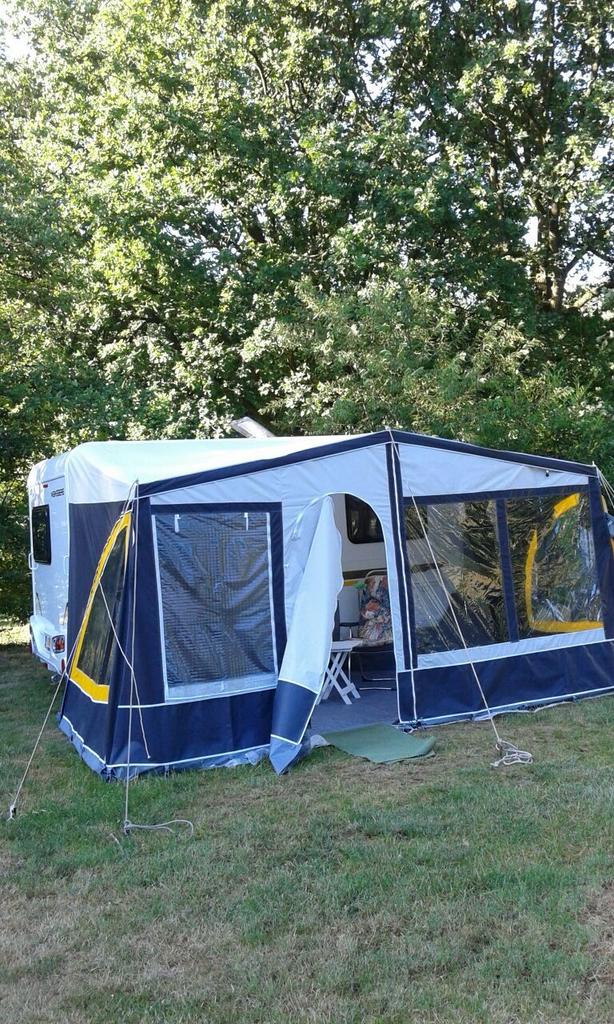 Weinsberg Cara Two 390 QD (2017) met complete uitrusting, Schokbreker, Treinzit, Particulier, Tot en met 4