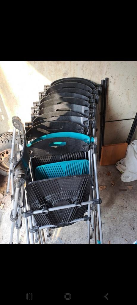 Stapelbare stoelen, zwart met turquoise accenten, Huis en Inrichting, Stoelen, Gebruikt, Modern, functioneel, Zwart, Ophalen of Verzenden