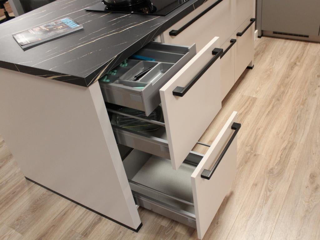 EC2 - Moderne eilandkeuken met luxe marmerlook werkblad, Ophalen, Overige kleuren, Overige typen, Nobilia-Werke J. Stickling GmbH & Co. KG