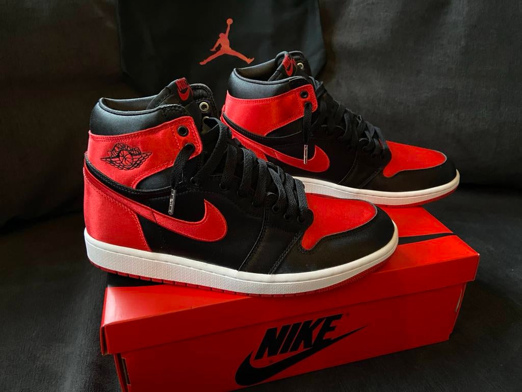 Jordan 1 Satin Bred - 43, Kleding | Heren, Schoenen, Zwart, Nieuw, Ophalen of Verzenden, Sneakers of Gympen