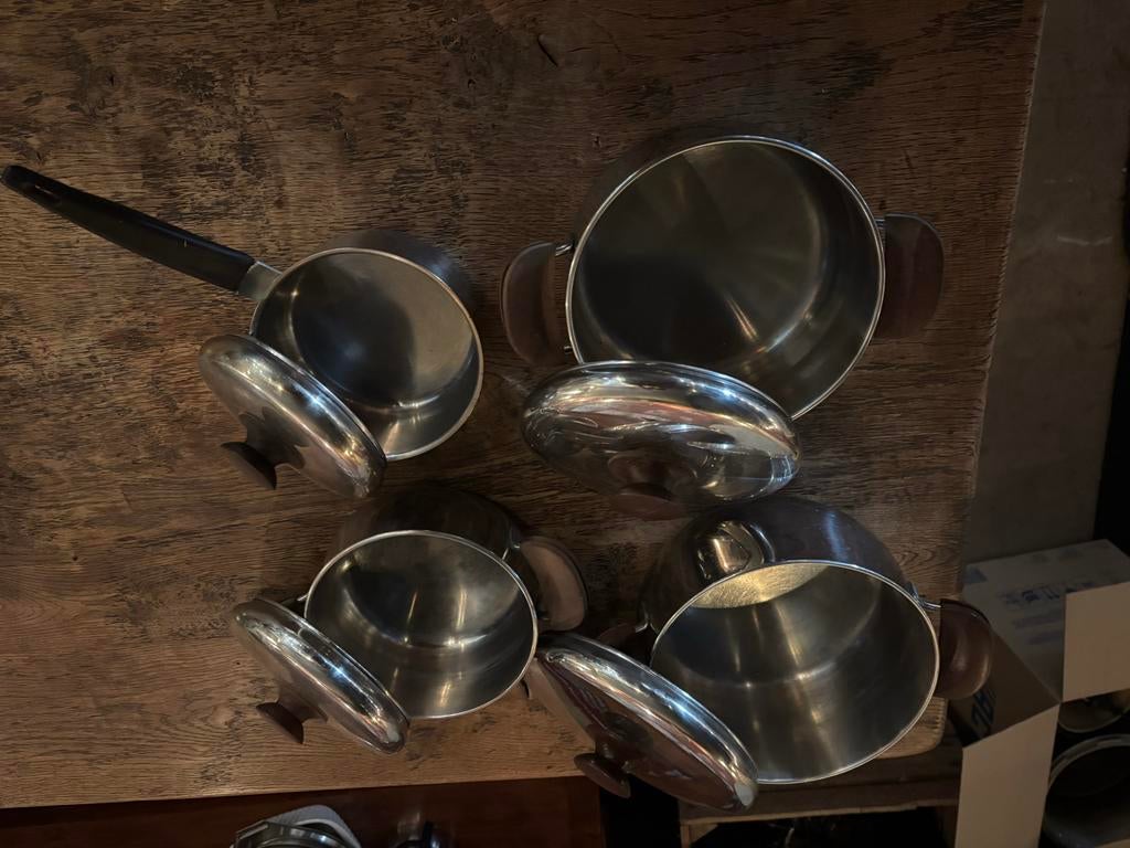 Pannenset met 4 pannen en deksels, Huis en Inrichting, Keuken | Potten en Pannen, Ophalen of Verzenden, Gebruikt, Rvs, Pannenset