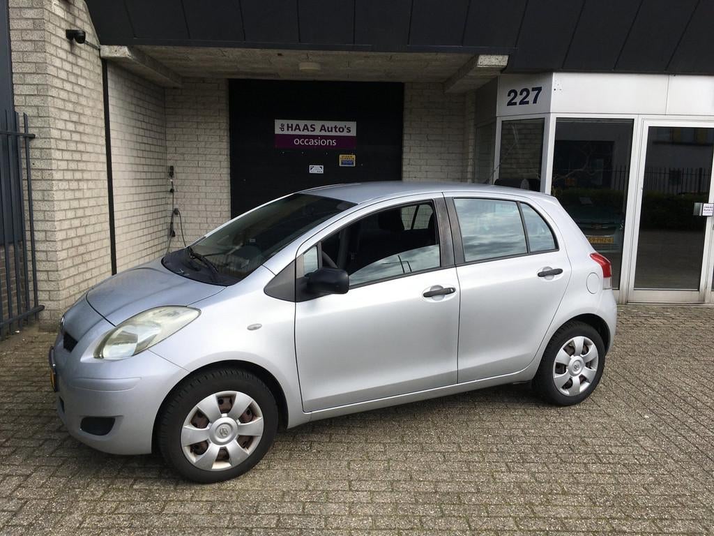 Toyota Yaris 1.0 VVTi Acces / 5 DEUREN / ZUINIG / AIRCO / AP, Voorwielaandrijving, Euro 5, Stof, Zwart