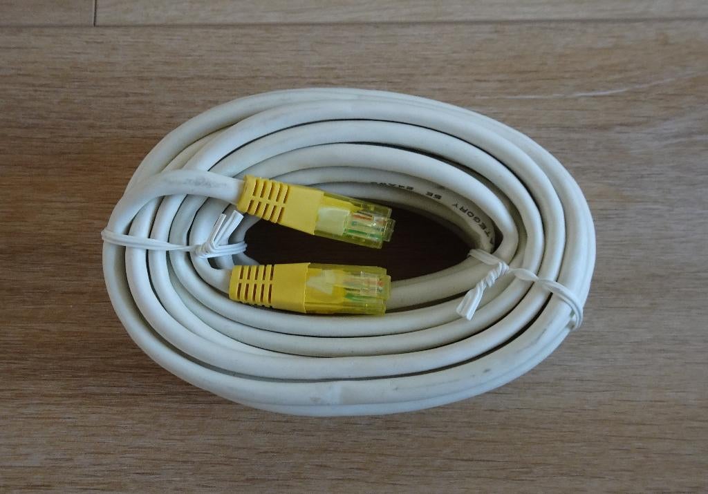 Netwerkkabel Cat 5E - 10 Meter - NIEUW, Computers en Software, Pc- en Netwerkkabels, Ophalen, Nieuw