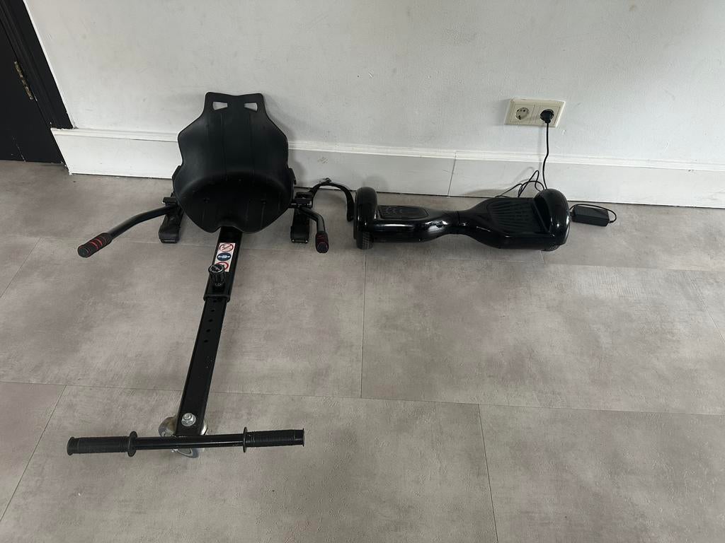 Hoverboard met bleutooth lader en Zitje, Ophalen, Gebruikt
