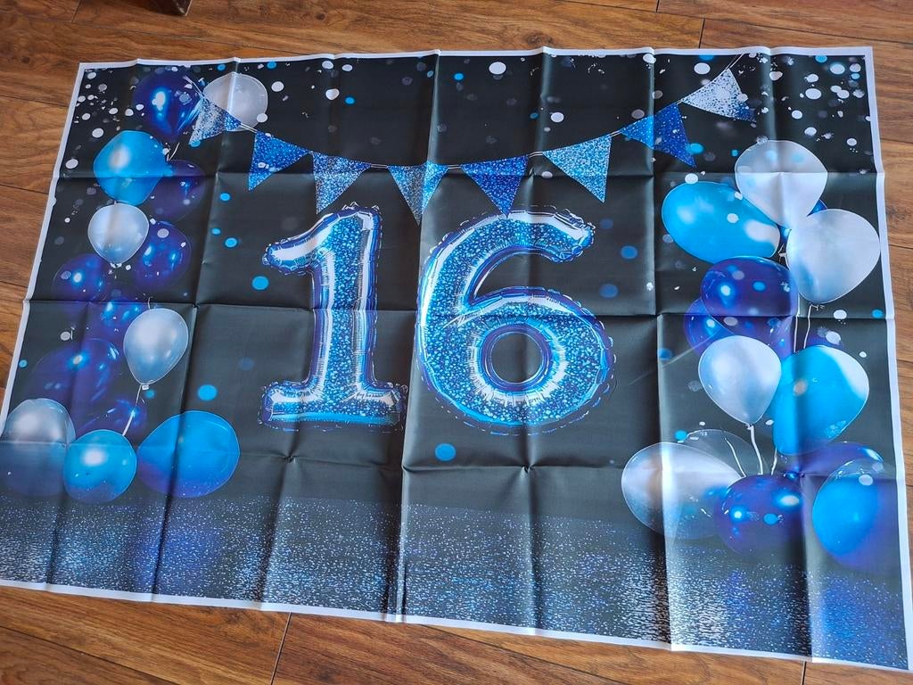 Leuke vlag - doek - versiering voor iemand die 16 jaar wordt, Hobby en Vrije tijd, Feestartikelen, Ophalen of Verzenden, Zo goed als nieuw