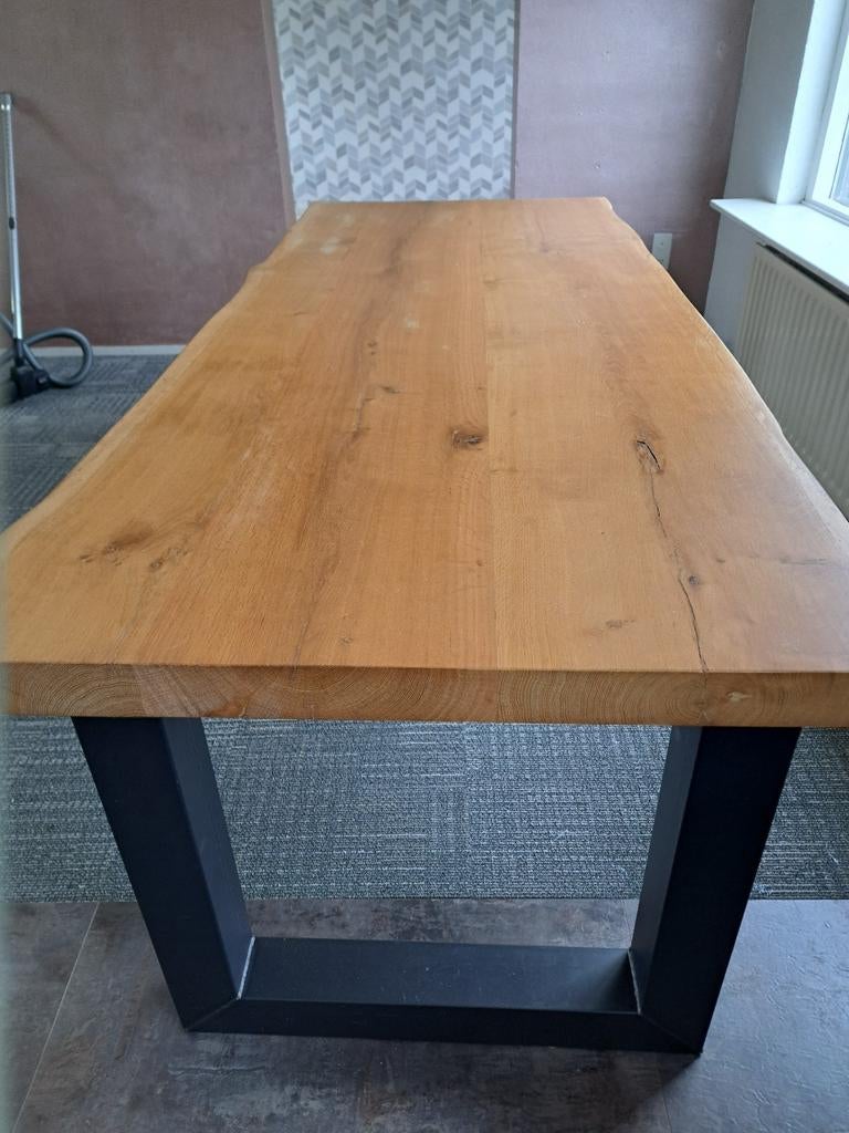 mooie robuuste eettafel 95 br. 240 l. 79 h., Ophalen