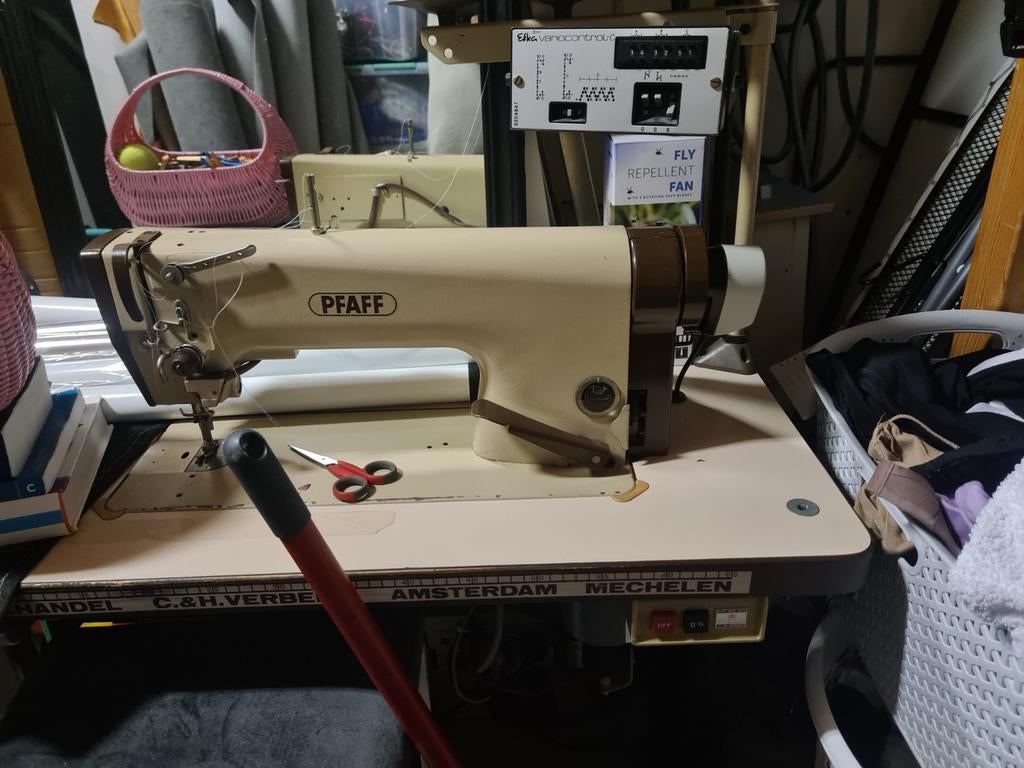 Industriële Pfaff naaimachine 220 volt volautomaat, Hobby en Vrije tijd, Naaimachines en Toebehoren, Ophalen, Naaimachine, Industrieel