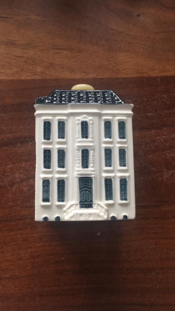 KLM huisje nummer 93 (beschadigd), Ophalen of Verzenden, Zo goed als nieuw, Gevuld