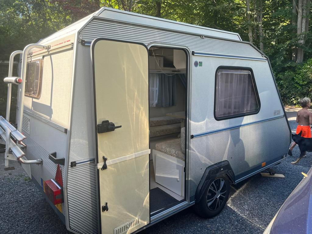 Kip Kompakt 320 EK met hefdak, luifel en voortent, Kip, Overige, Tot en met 2, Omvormbare zithoek