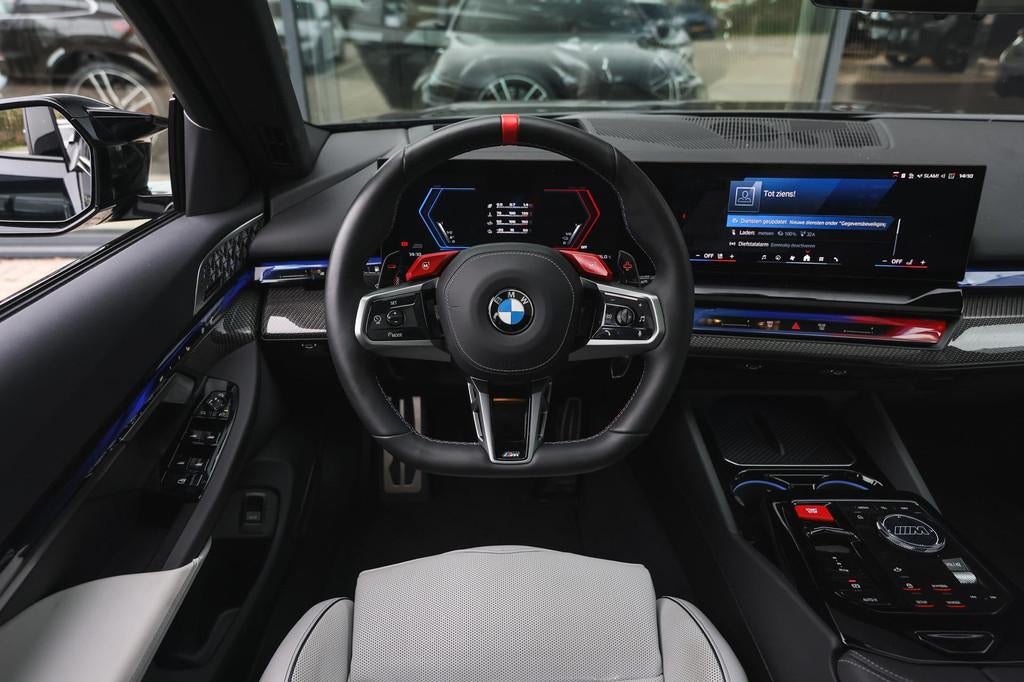 BMW M5 Touring Automaat / Panoramadak / Trekhaak / Stoelvent, Achterwielaandrijving, Gebruikt, Met garantie (alle), Stoelverwarming