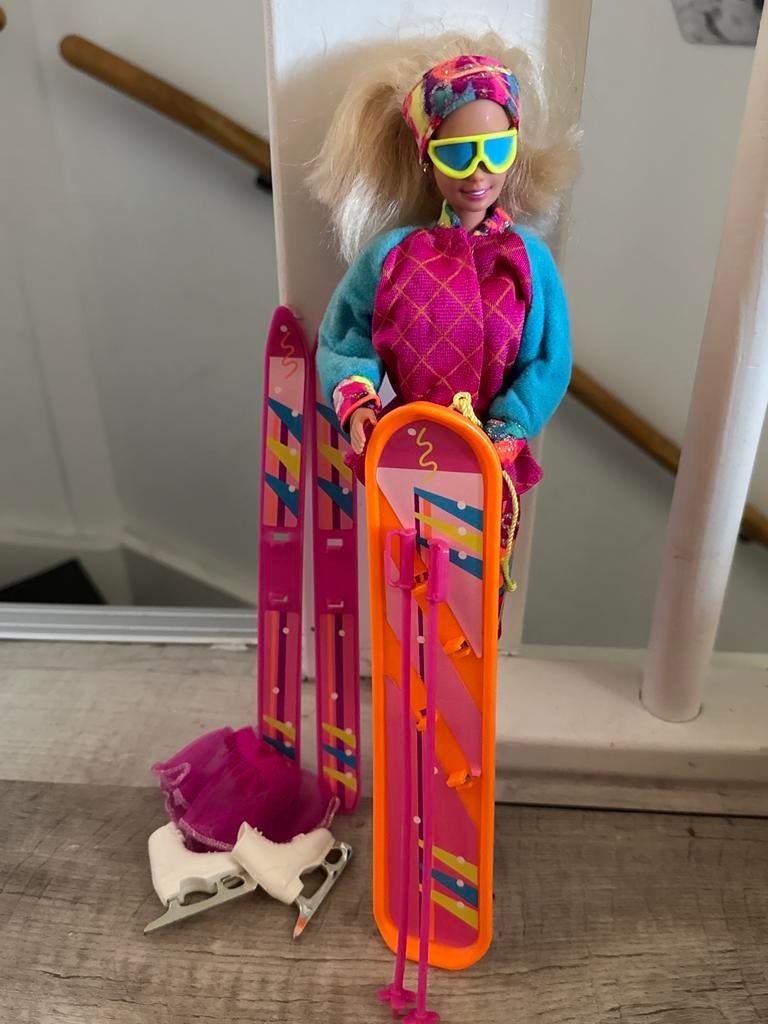 Wintersport Barbie 1994 met originele kleding en accessoires, Ophalen of Verzenden, Gebruikt, Meisje