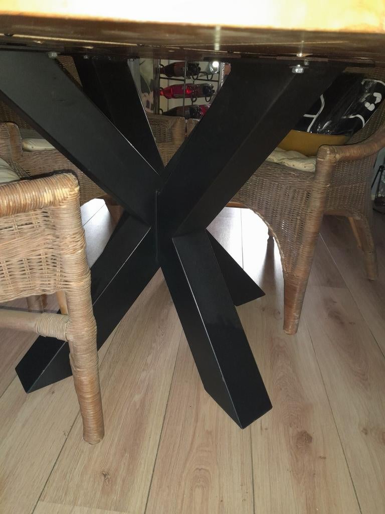 Mangohout ronde eettafel 140cm, Huis en Inrichting, Tafelonderdelen, Rond, Ophalen of Verzenden, Zo goed als nieuw, 100 tot 150 cm