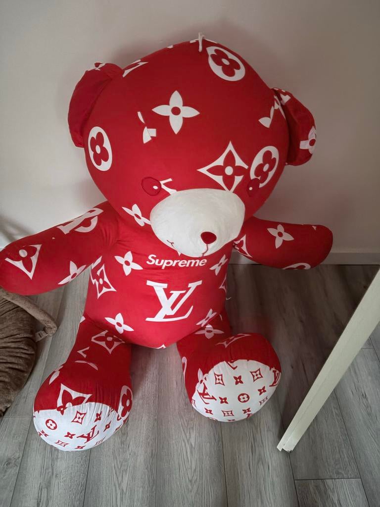 Grote rode teddybeer met Supreme en LV print, Ophalen, Overige merken, Overige karakters, Beer