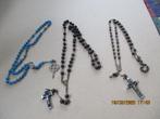 rozenkranzen 2 van houten kralen en 1 blauwe glaskralen, Ophalen of Verzenden, Gebruikt, Sieraad, Christendom | Katholiek
