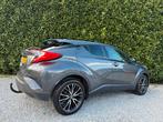 Toyota C-HR 1.8 Hybrid Dynamic AUT|NAVI|TREKH|CAMERA|ACC|NAP, Auto's, Toyota, 4 cilinders, 26 km/l, Hybride Elektrisch/Benzine