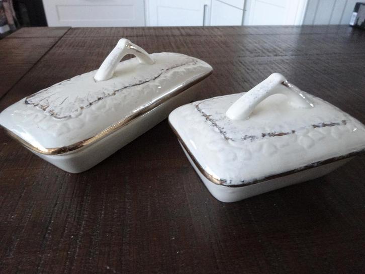 Een decoratieve oude Toilettafel of Badkamer Set., Antiek en Kunst, Antiek | Keramiek en Aardewerk, Ophalen of Verzenden