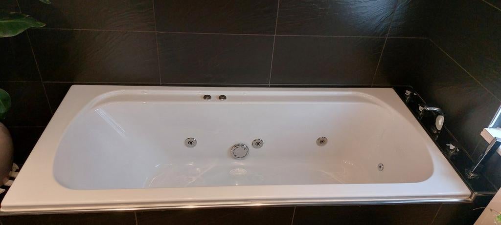 Over 5 mnd ongeveer te koop bubbelbad met kranen, Ophalen, Gebruikt