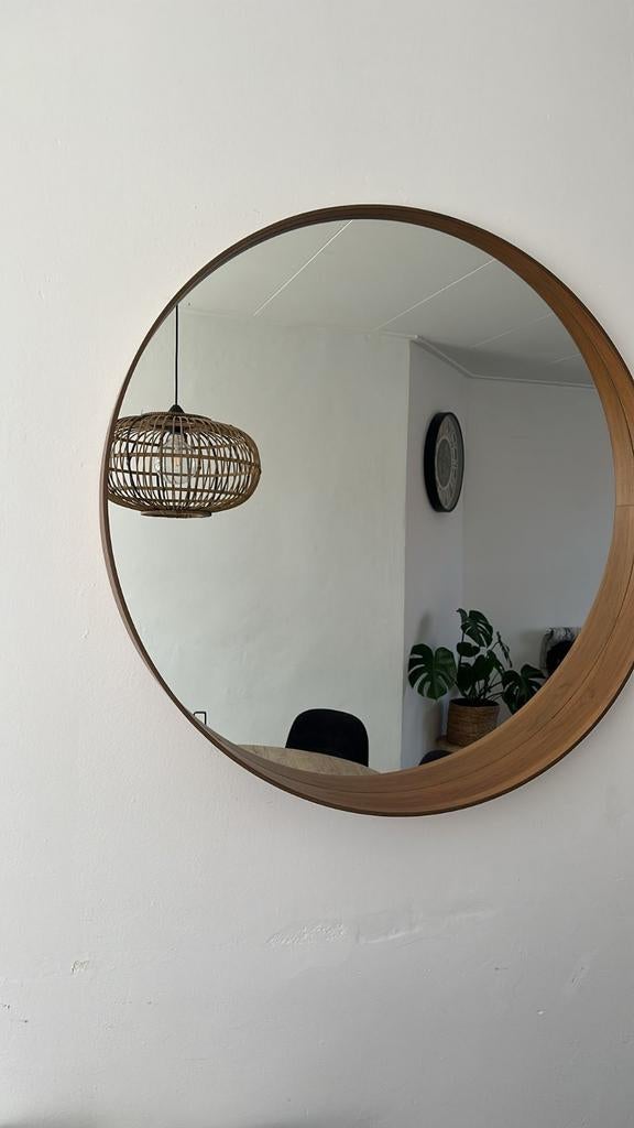 Twee ronde bamboelampen en een ronde bamboespiegel zijn drin, Huis en Inrichting, Woonaccessoires | Spiegels, Ophalen of Verzenden