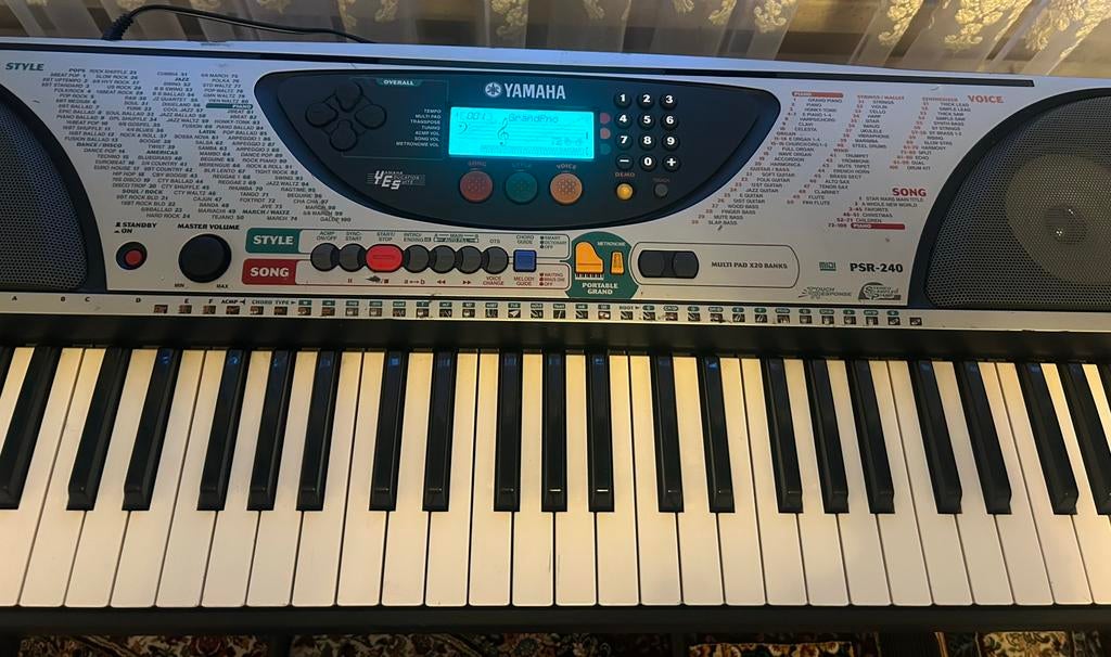 Keyboard Yamaha psr 240, Muziek en Instrumenten, Keyboards, Ophalen of Verzenden, Zo goed als nieuw, 61 toetsen, Yamaha