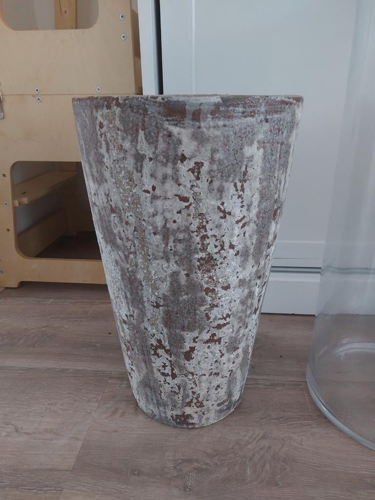 Mooie zware bloempot, robuust design, Tuin en Terras, Bloempotten, Gebruikt, Rond, Balkon, Beton