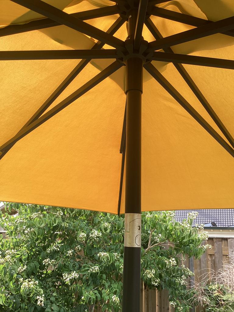 Parasol 2,40 m. rond en 3.00 m. In het rond, Ophalen, Zo goed als nieuw