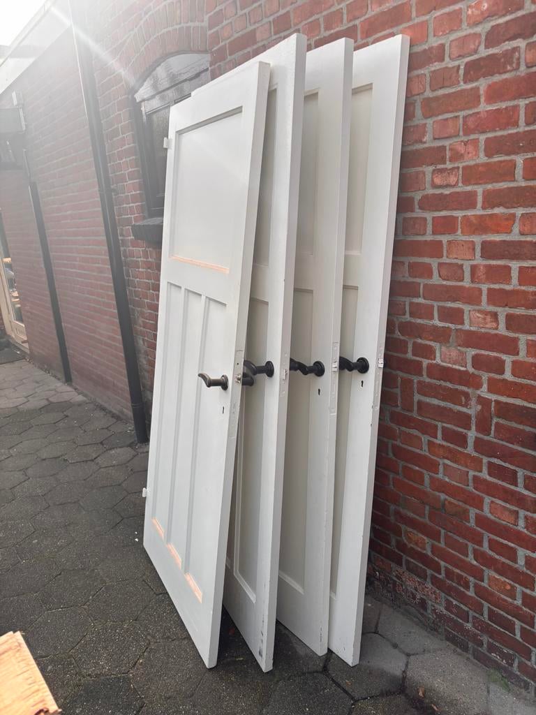 Vier oude paneeldeuren, Doe-het-zelf en Verbouw, Deuren en Horren, Ophalen, Zo goed als nieuw, Binnendeur, 200 tot 215 cm