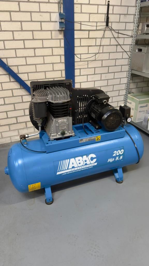 Goed werkende 380v compressor, Gebruikt, 6 tot 10 bar, 100 liter of meer, 400 tot 800 liter/min