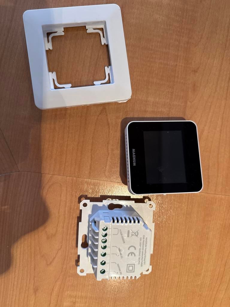 Magnum Slimme Thermostaat Vloerverwarming, Doe-het-zelf en Verbouw, Thermostaten, Ophalen of Verzenden, Slimme thermostaat, Zo goed als nieuw