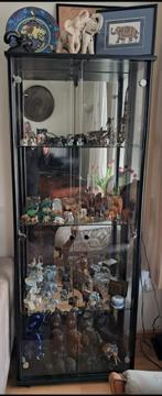 Grote verzameling olifantenbeeldjes met vitrinekast een koop, Verzamelen, Beelden en Beeldjes, Ophalen, Gebruikt, Dier