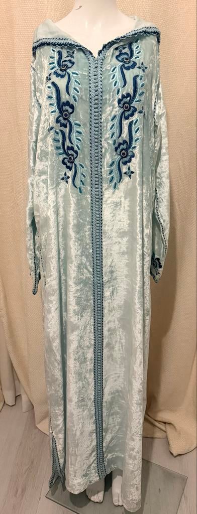 Zijde mobra jellaba in lichtblauw, Maat 38/40 (M), Blauw, Ophalen of Verzenden, Zo goed als nieuw