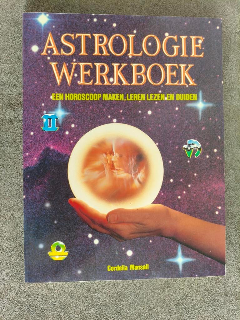 Astrologie werkboek - Cordelia Mansall, Boeken, Ophalen of Verzenden, Gelezen, Astrologie, Achtergrond en Informatie