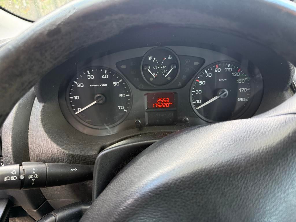 Peugeot Expert 2.0 HDI 94KW 2016, Stof, 4 cilinders, 1776 kg, Zwart