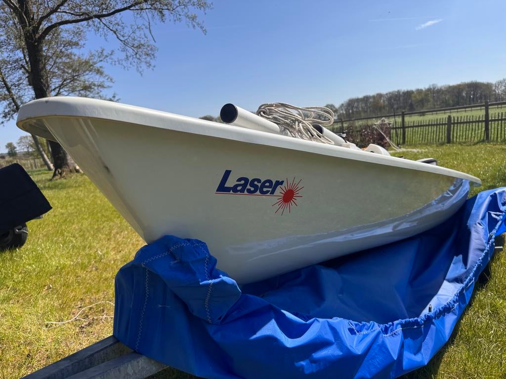 Laser XD met strandtrailer op wegtrailer zgan, Watersport en Boten, Ophalen, Geen motor, Overige brandstoffen, Laser