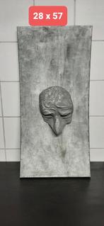 Metalen wandbord met stenen masker, Ophalen