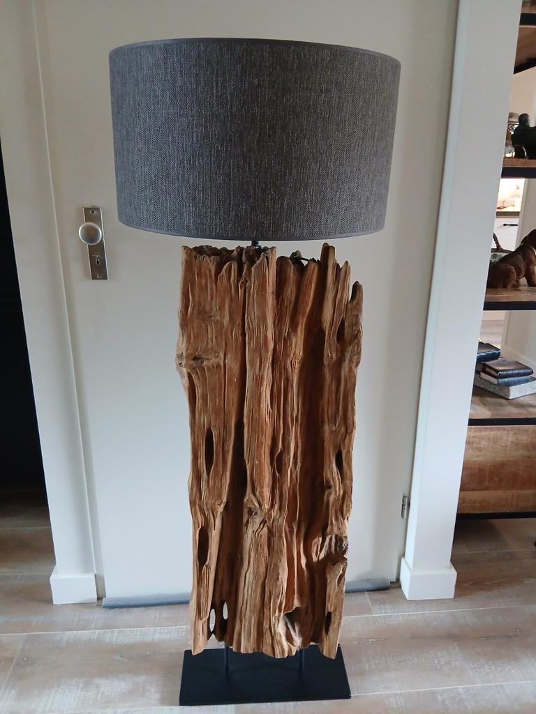 Boomstam vloerlamp., Huis en Inrichting, Lampen | Vloerlampen, Ophalen, Zo goed als nieuw, 150 tot 200 cm