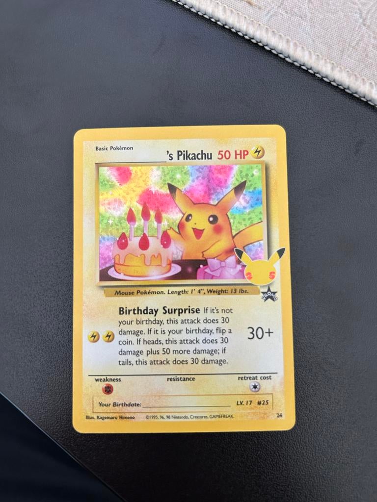Birthday Pikachu - Pokémon Celebrations, Hobby en Vrije tijd, Verzamelkaartspellen | Pokémon, Ophalen of Verzenden, Zo goed als nieuw