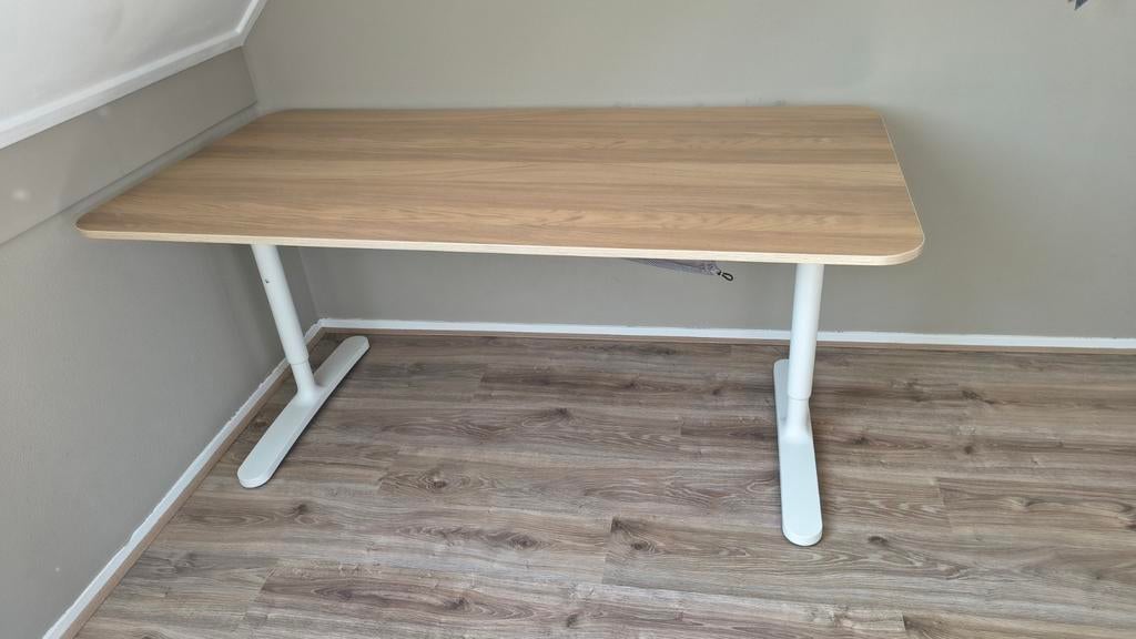 Ikea Bekant bureau in hoogte verstelbaar, Ophalen, Scandinavisch, Zo goed als nieuw, IKEA