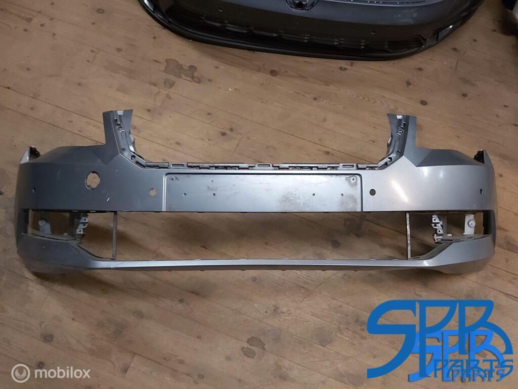 Voorbumper SKODA SUPERB III 3V 2015-2019 3V0807221 VO BUMPER, Gebruikt, Voor, Ophalen of Verzenden, Skoda