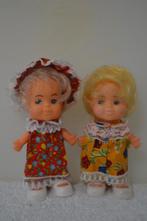 2  Kleine poppenhuis popjes met originele kleding Nr 7669, Ophalen of Verzenden, Zo goed als nieuw, Poppenhuis