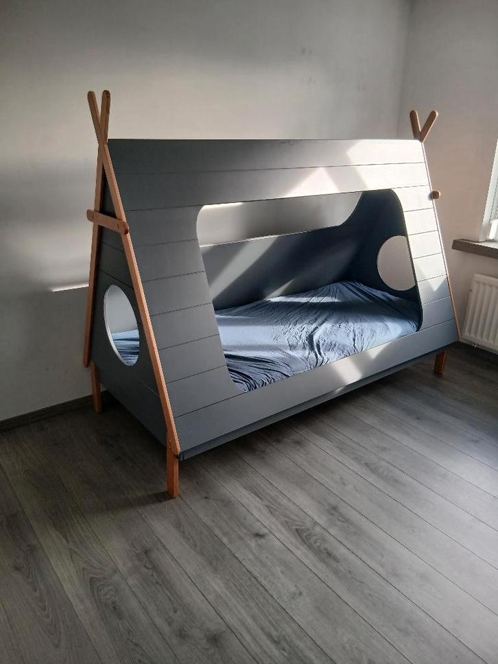 Stoer tipi tent bed, Kinderen en Baby's, Kinderkamer | Bedden, Zo goed als nieuw, 180 cm of meer, 85 tot 100 cm, Lattenbodem, Ophalen