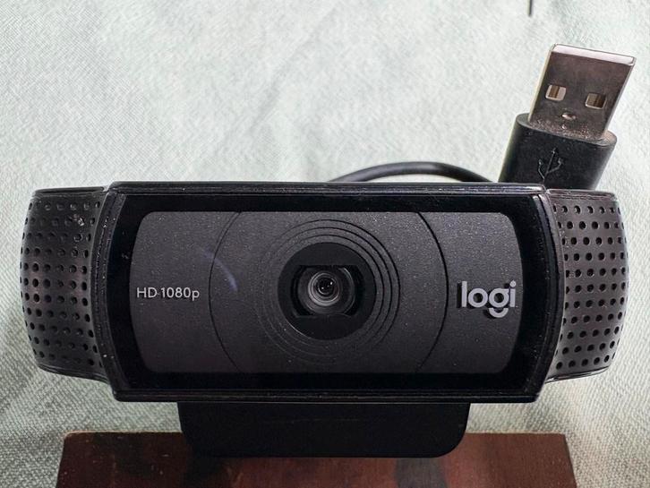 Logitech HD 1080p Webcam - Perfect voor Videobellen, Computers en Software, Webcams, Zo goed als nieuw, Bedraad, Windows, Monitorclip