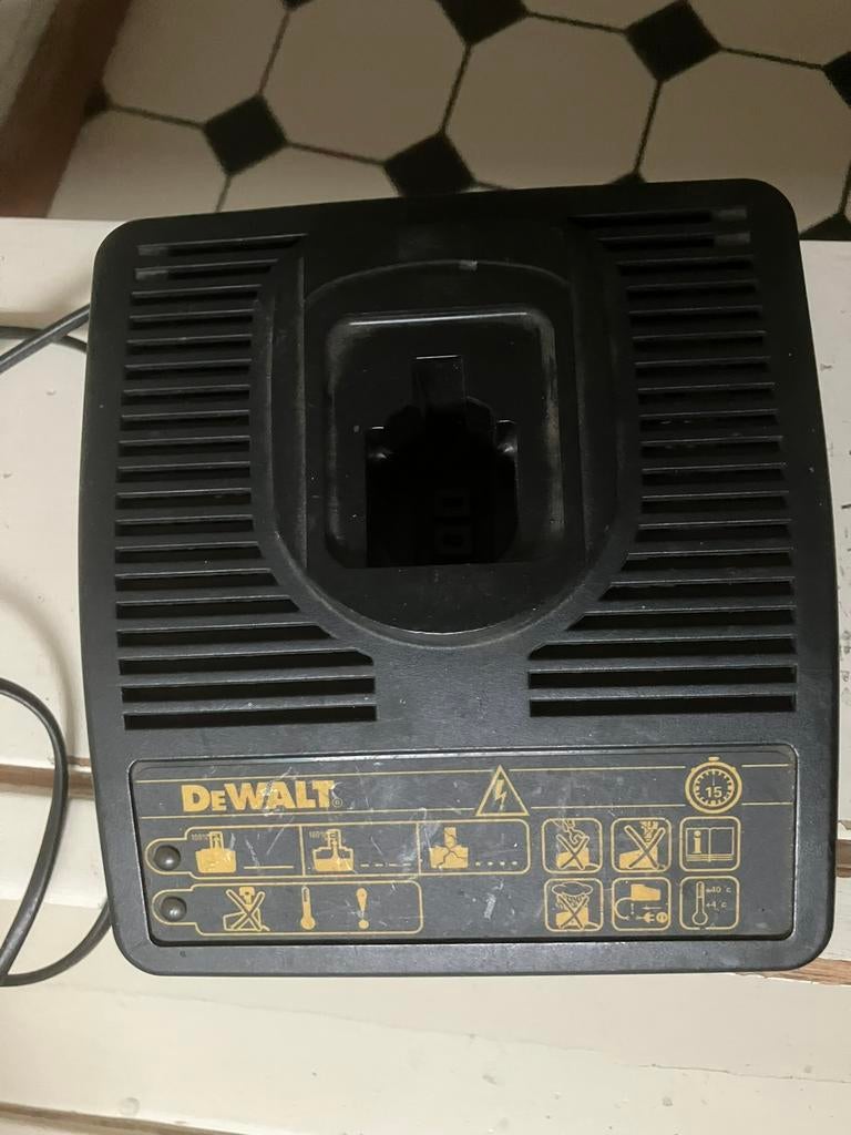 DeWalt lader 18 volt diverse accu’s, batterijen. 2 varianten, Ophalen of Verzenden, Gebruikt