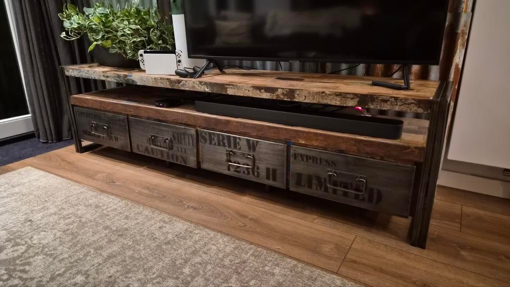 Sloophout TV Meubel met 4 Lades en Metalen Poten, Huis en Inrichting, Kasten | Televisiemeubels, 150 tot 200 cm, Minder dan 100 cm