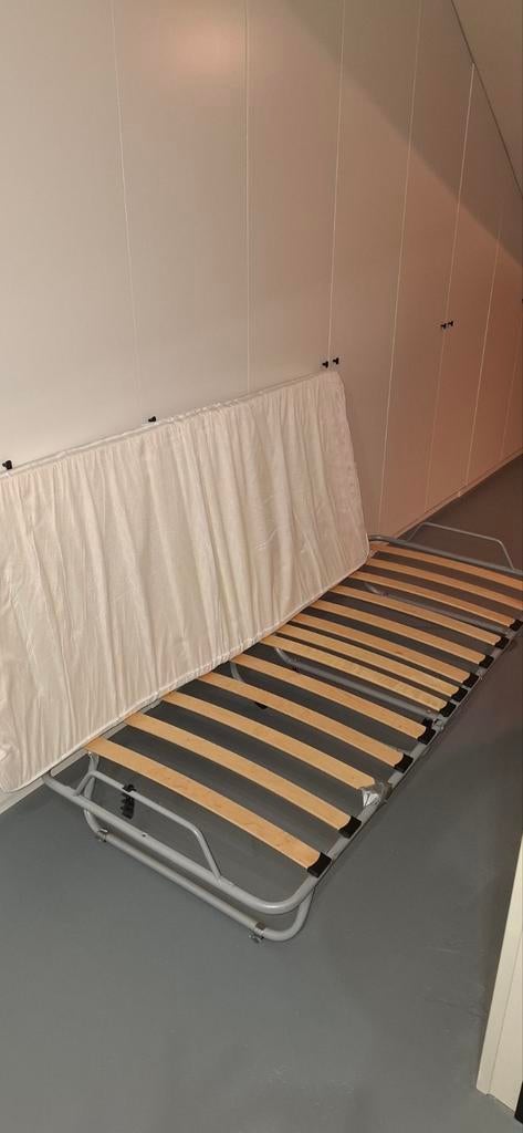 Opvouwbaar logeerbed met lattenbodem en matras, Huis en Inrichting, Slaapkamer | Matrassen en Bedbodems, Ophalen, Gebruikt, 190 cm of minder
