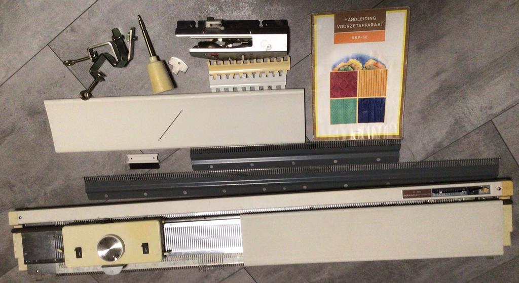 Empisal Knitmaster SRP-50 voorzetapparaat, Hobby en Vrije tijd, Ophalen of Verzenden, Gebruikt, Breien, Machine