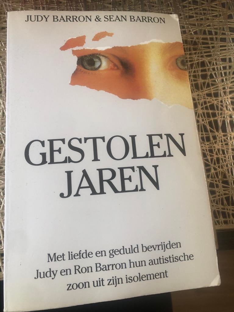 Boek: Gestolen Jaren door Judy Barron & Sean Barron, Ophalen of Verzenden, Gelezen, Nederland