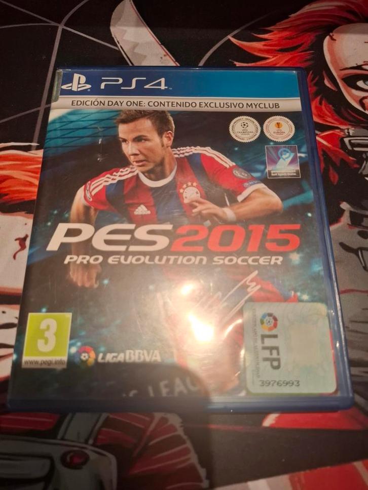 Pro Evolution Soccer 2015 - Day One Edition, Spelcomputers en Games, Games | Sony PlayStation 4, Zo goed als nieuw, Sport, 3 spelers of meer
